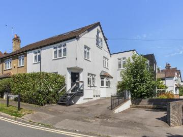 3 bedroom maisonette for sale