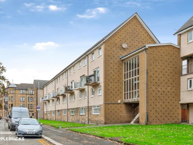3 bedroom maisonette for sale