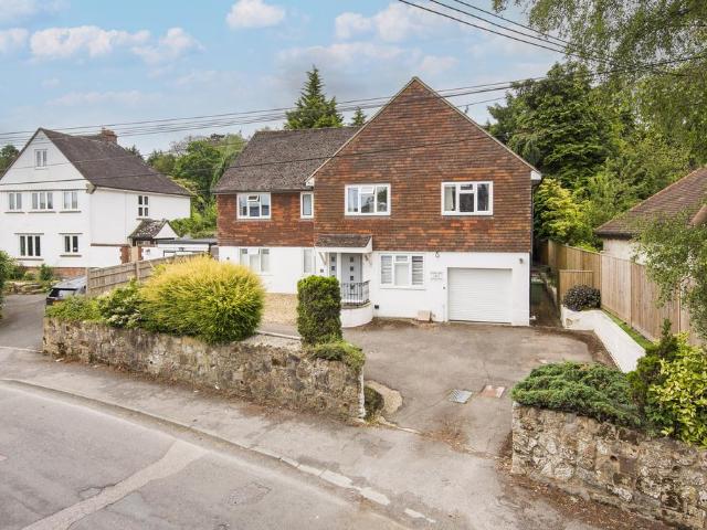 3 bedroom maisonette for sale