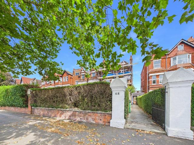3 bedroom maisonette for sale
