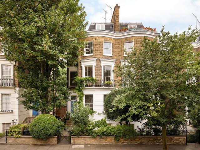 3 bedroom maisonette for sale