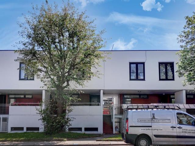 3 bedroom maisonette for sale