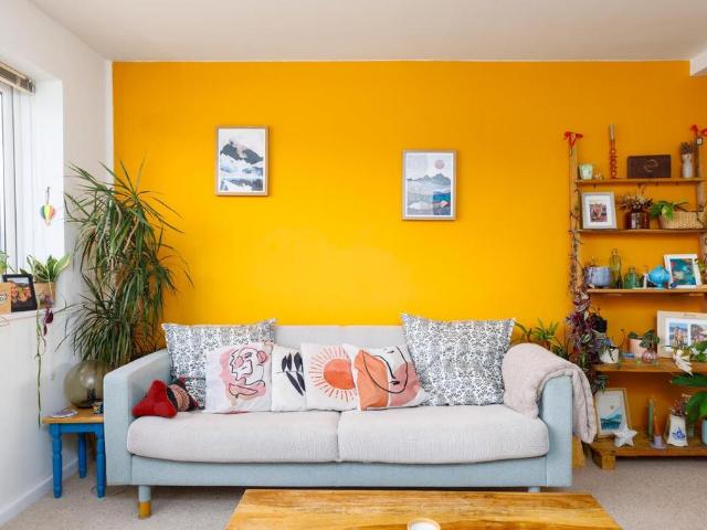 3 bedroom maisonette for sale