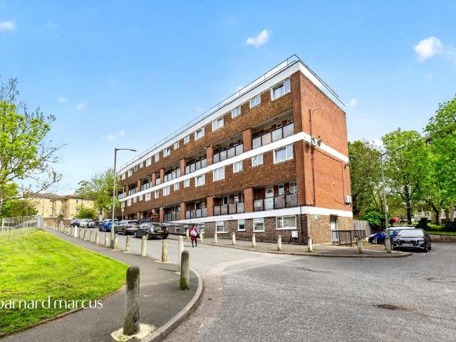 3 bedroom maisonette for sale