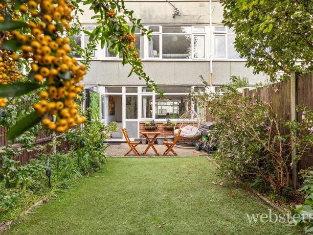 3 bedroom maisonette for sale