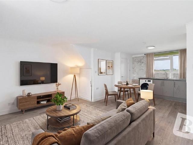 3 bedroom maisonette for sale