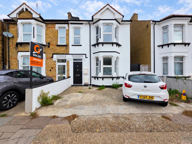 3 bedroom maisonette for sale