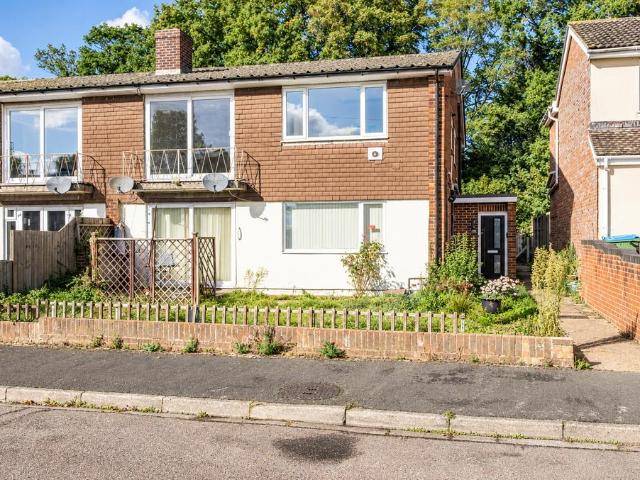 3 bedroom maisonette for sale