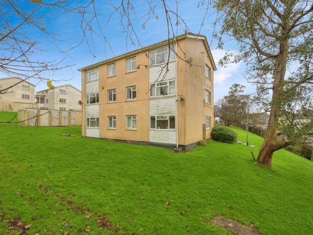 3 bedroom maisonette for sale