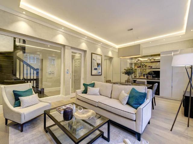 3 bedroom maisonette for sale