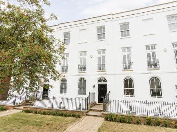 3 bedroom maisonette for sale