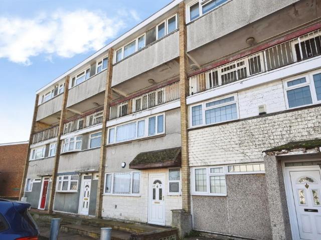3 bedroom maisonette for sale