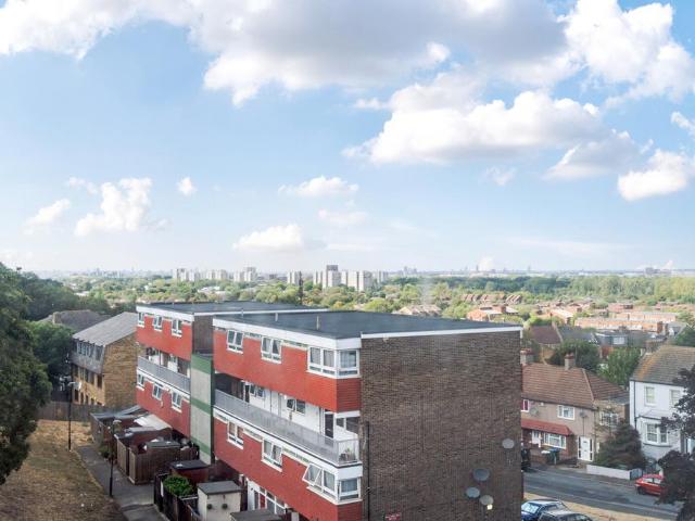 3 bedroom maisonette for sale