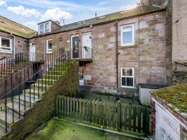 3 bedroom maisonette for sale