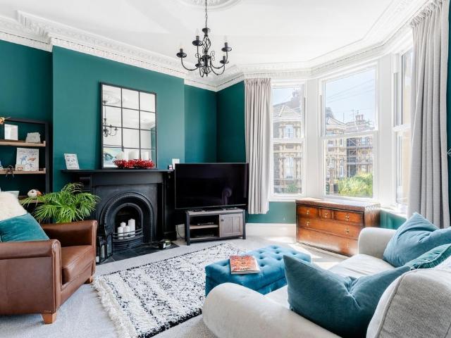 3 bedroom maisonette for sale