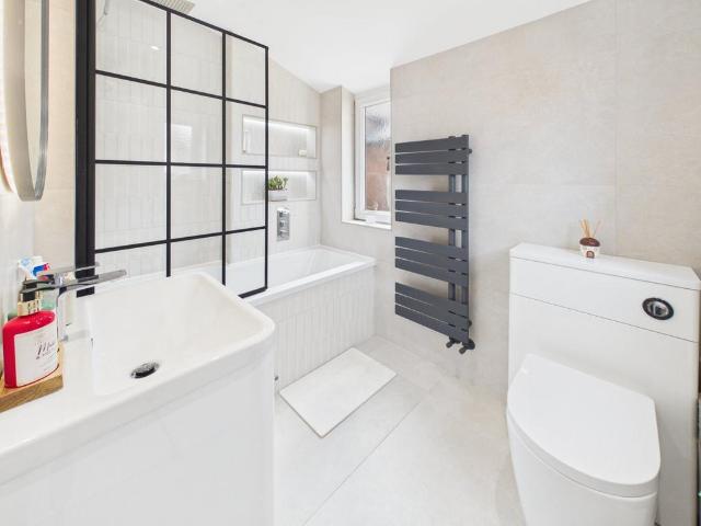 3 bedroom maisonette for sale