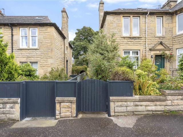 3 bedroom maisonette for sale