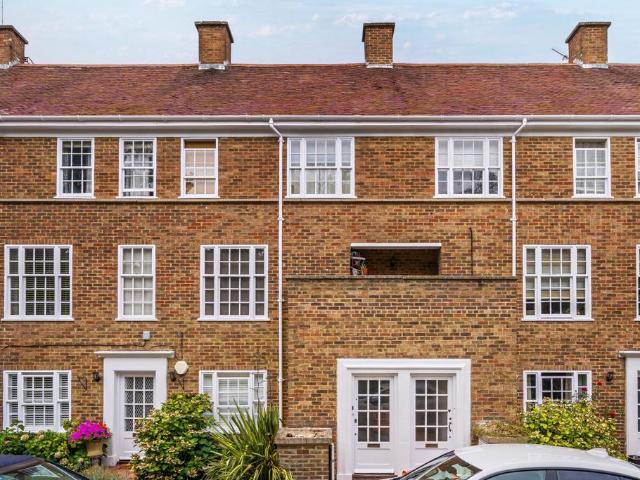 3 bedroom maisonette for sale