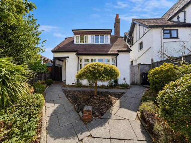 3 bedroom maisonette for sale