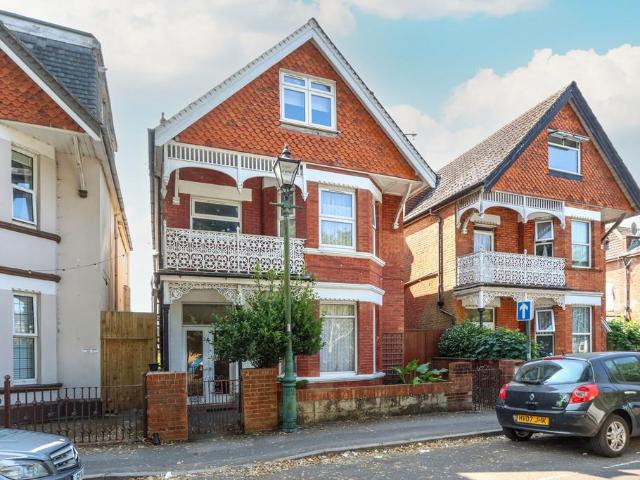3 bedroom maisonette for sale