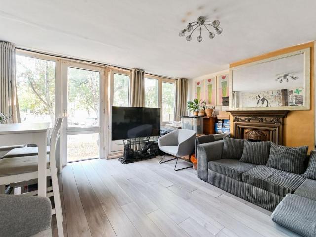 3 bedroom maisonette for sale
