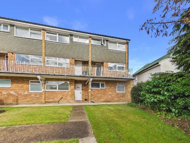 3 bedroom maisonette for sale