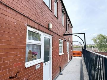 3 bedroom maisonette for sale