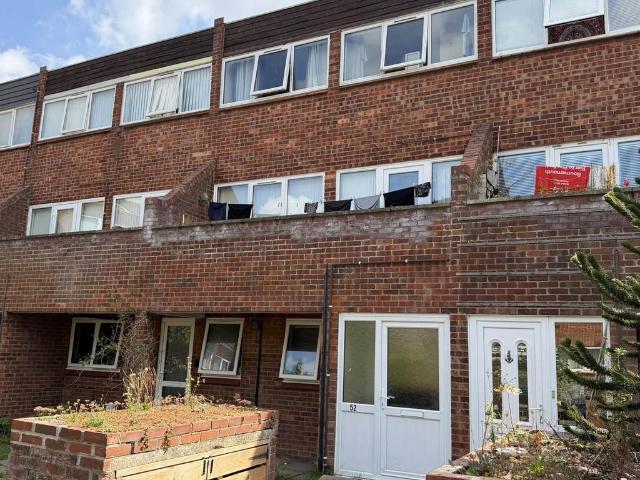 3 bedroom maisonette for sale