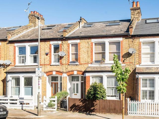3 bedroom maisonette for sale