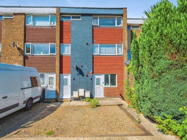 3 bedroom maisonette for sale
