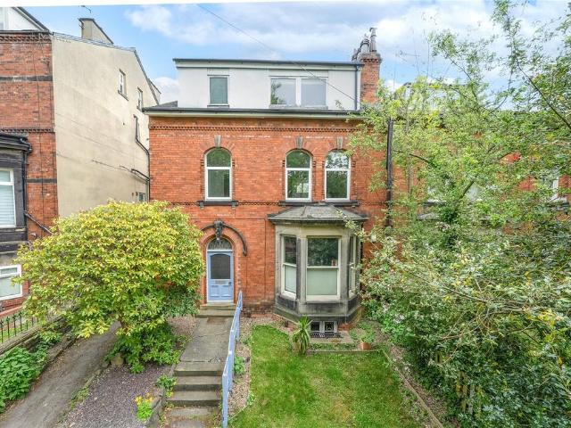 3 bedroom maisonette for sale