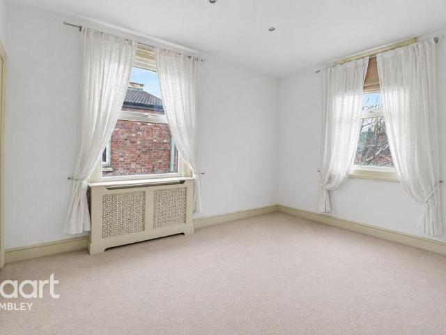 3 bedroom maisonette for sale