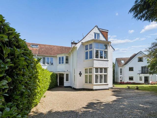 3 bedroom maisonette for sale