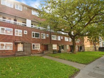 3 bedroom maisonette for sale