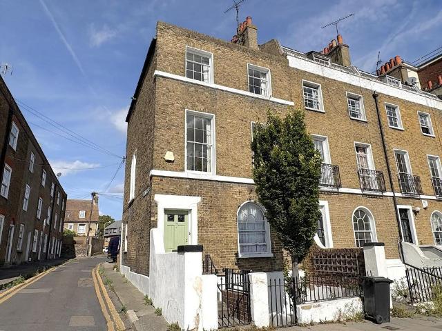 3 bedroom maisonette for sale