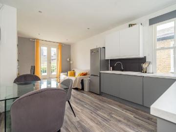 3 bedroom maisonette for sale