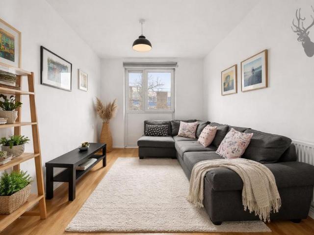 3 bedroom maisonette for sale