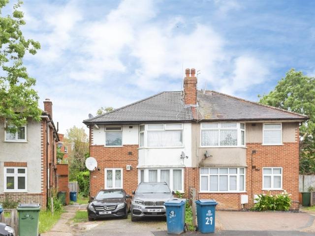 3 bedroom maisonette for sale