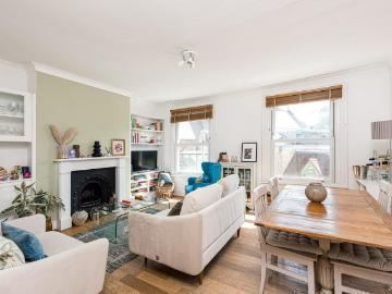 3 bedroom maisonette for sale