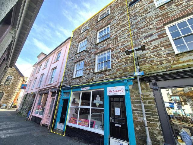 3 bedroom maisonette for sale