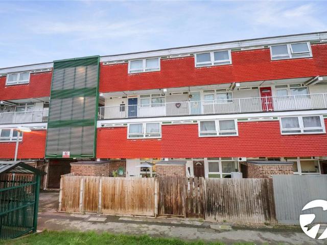 3 bedroom maisonette for sale
