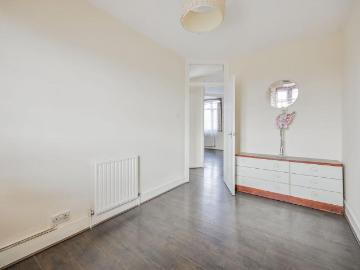 3 bedroom maisonette for sale