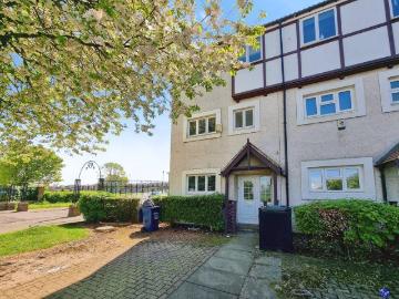 3 bedroom maisonette for sale