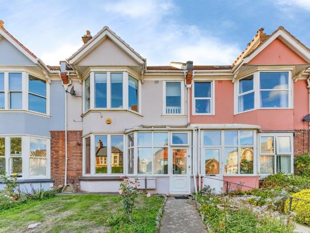 3 bedroom maisonette for sale