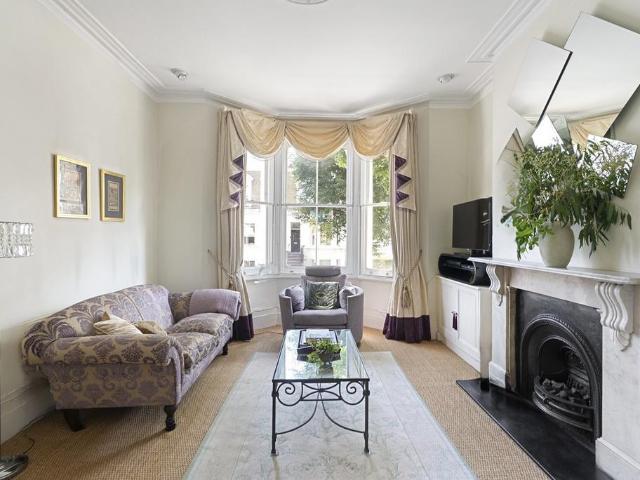 3 bedroom maisonette for sale
