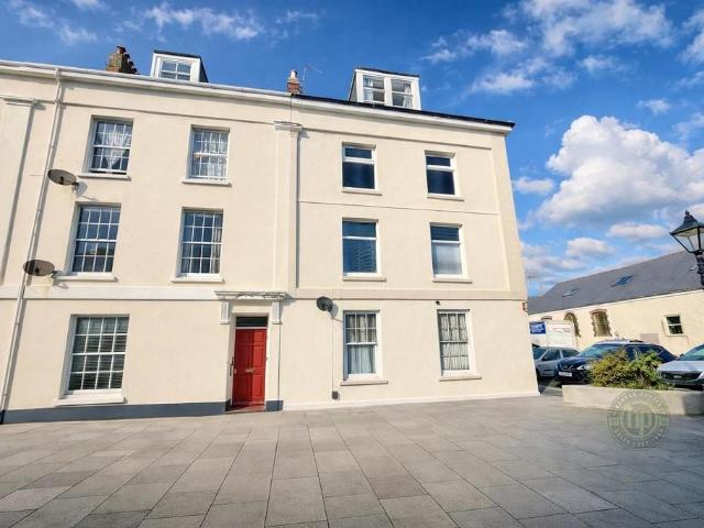 3 bedroom maisonette for sale