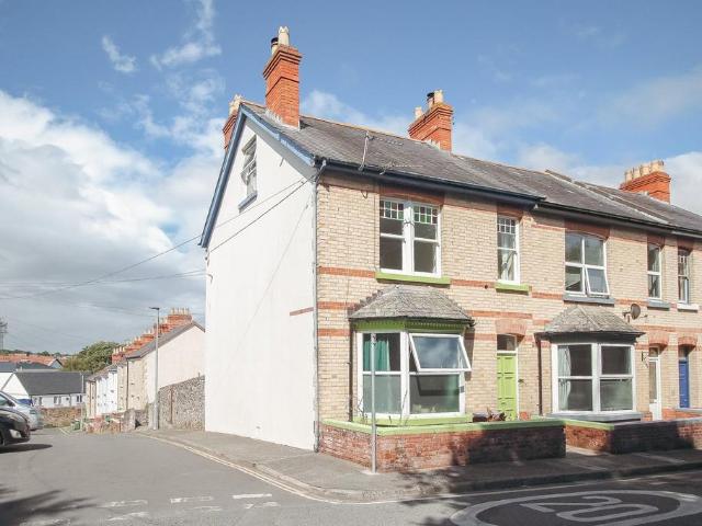 3 bedroom maisonette for sale