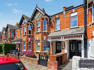 3 bedroom maisonette for sale