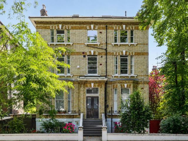 3 bedroom maisonette for sale
