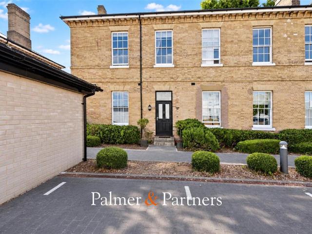 3 bedroom maisonette for sale